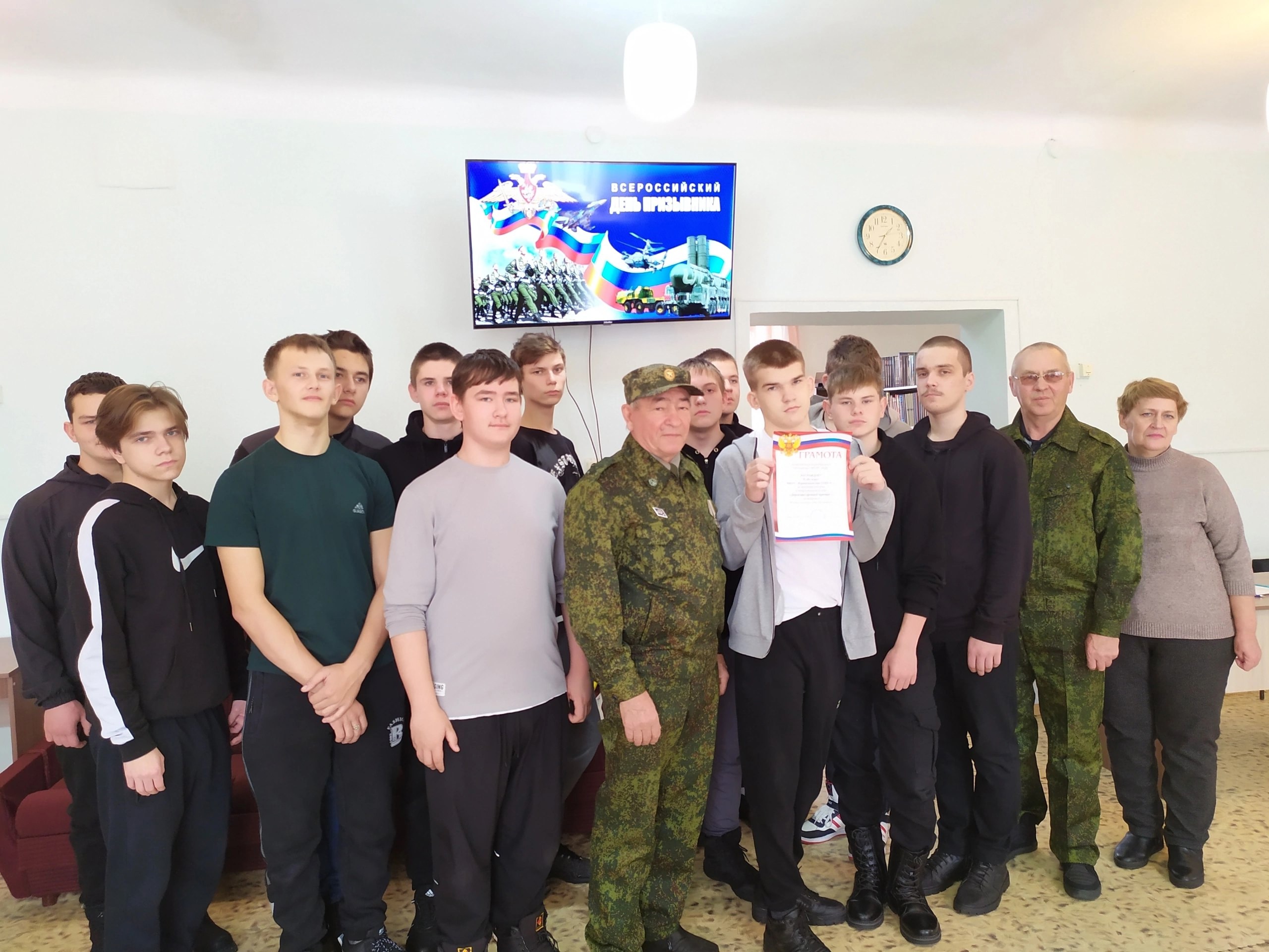 ДЕРЖАВА АРМИЕЙ КРЕПКА!.