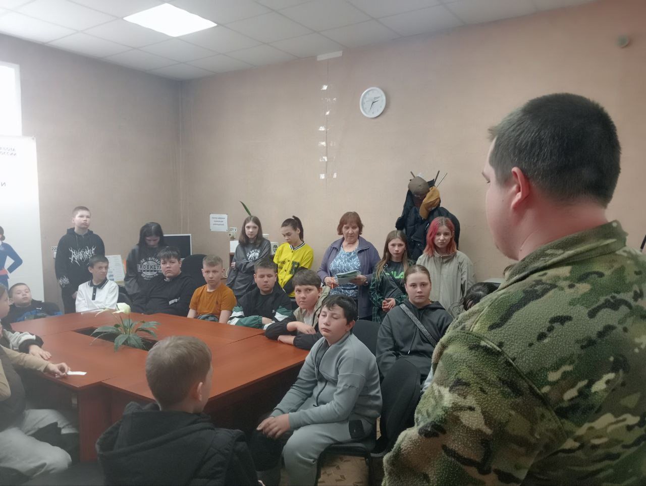 Встреча 6&amp;quot; б&amp;quot; класса с участником СВО.