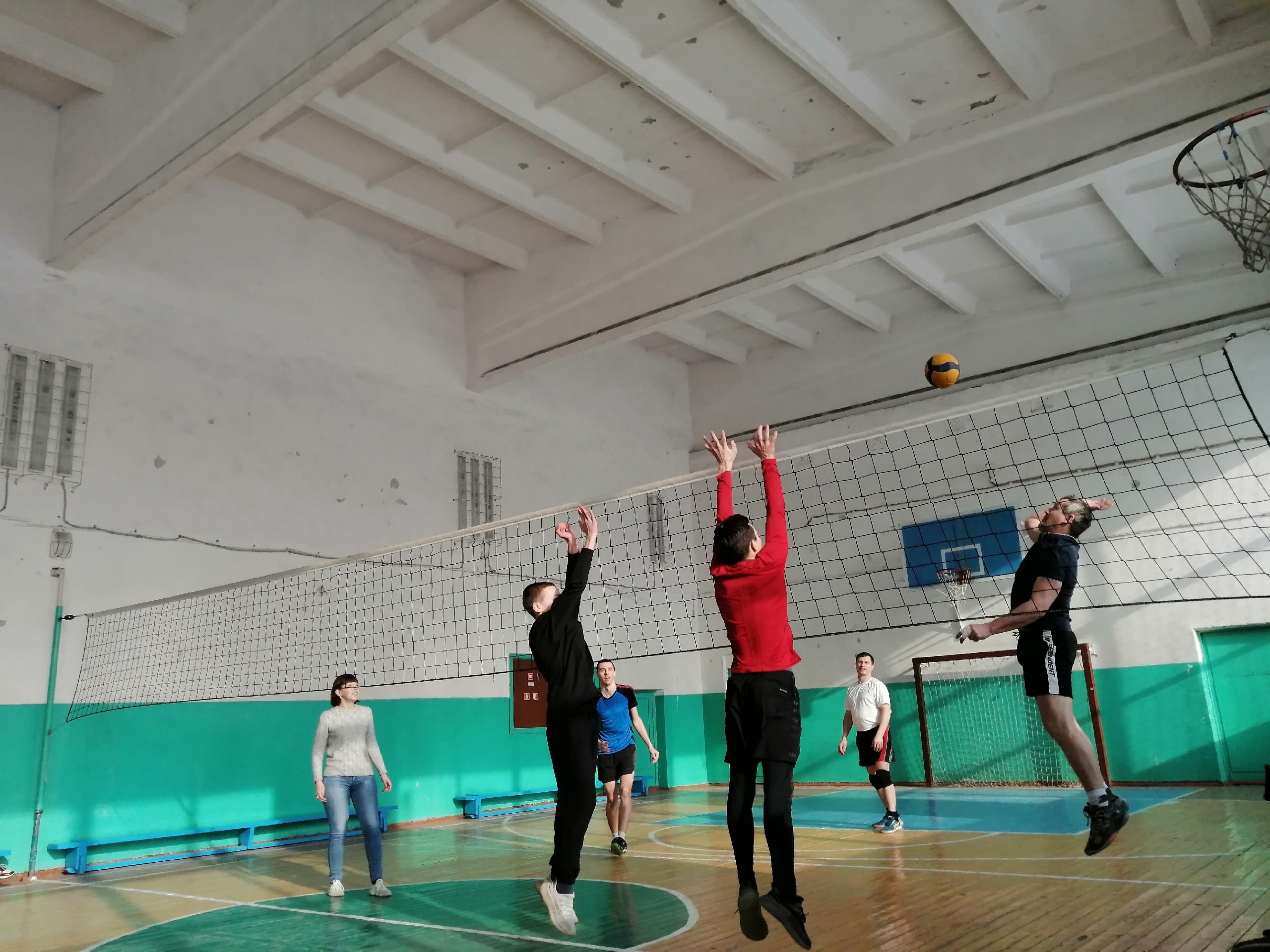 &amp;quot;Вновь бушуют страсти На площадке – матч....