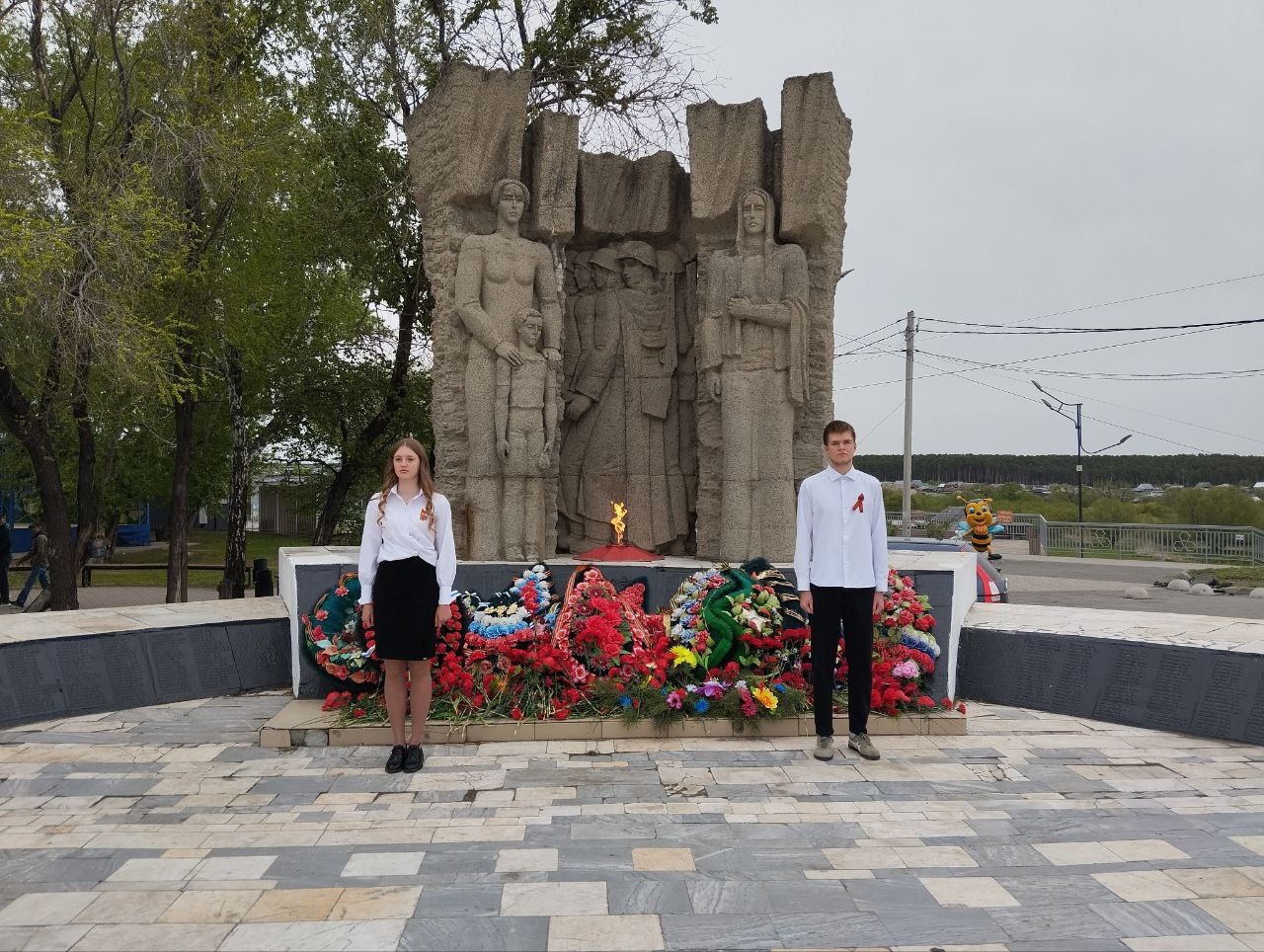 ‍Ученики почтили память героев.