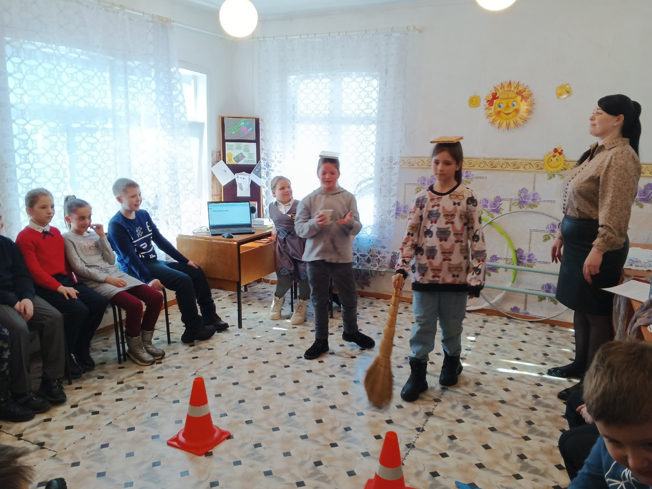 Празднично-игровая программа &amp;quot;Сегодня праздник у девчат&amp;quot;.