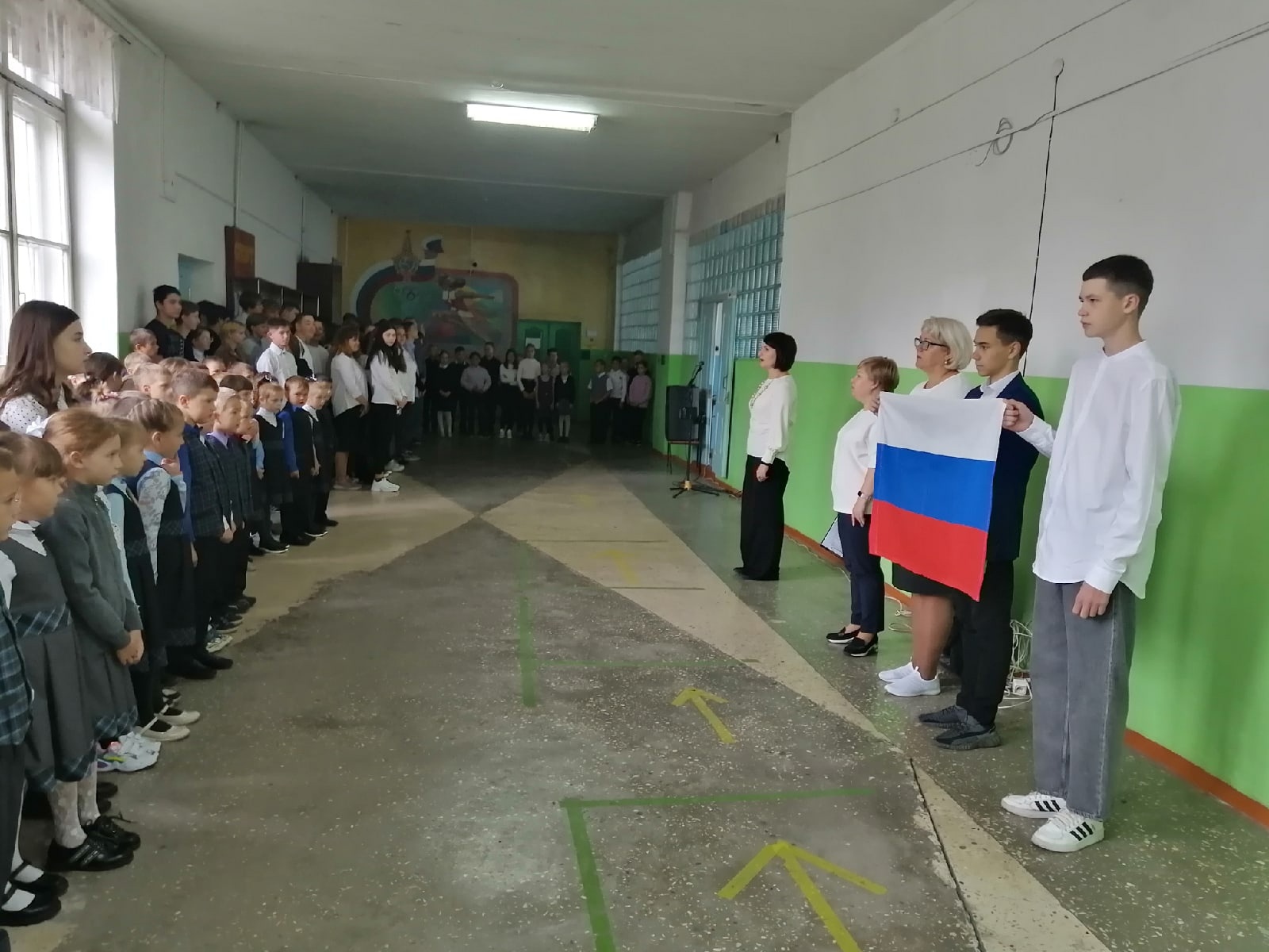 Традиционная линейка начала учебной недели.